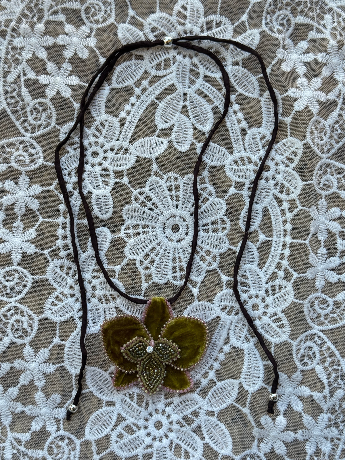 Orchids Velora - Silk Moss
